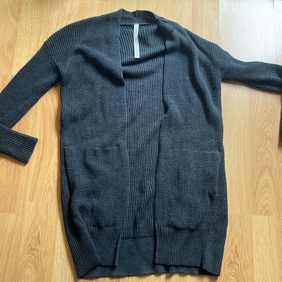Lululemon cardigan sweater size 2 super cute. - Picture 1 of 4